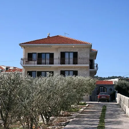 Apartments By The Sea Slatine, Ciovo - 1137 *