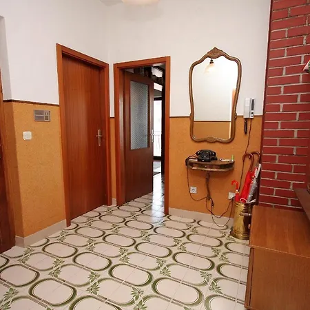 Apartments By The Sea Slatine, Ciovo - 1137
