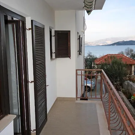 Apartments By The Sea Slatine, Ciovo - 1137 *